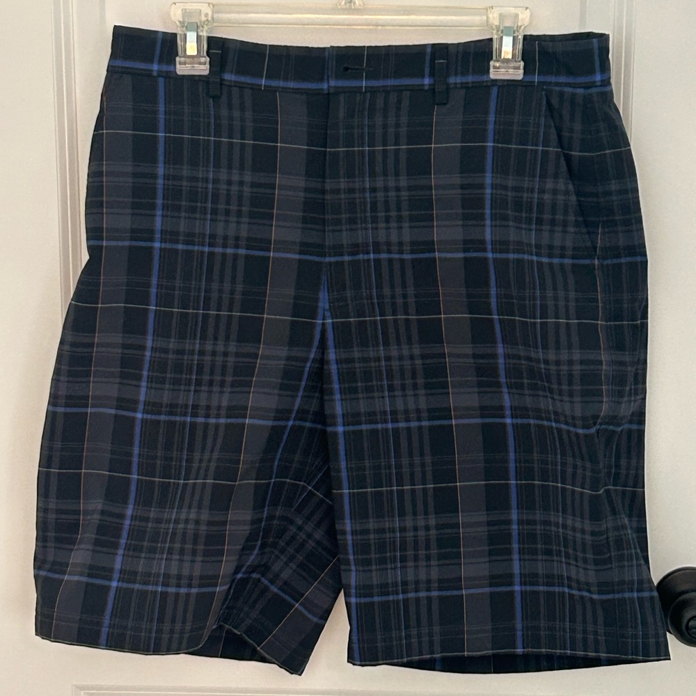 Kirkland Signature Men’s Shorts Size 34 Gray/Blue Flat Front EUC